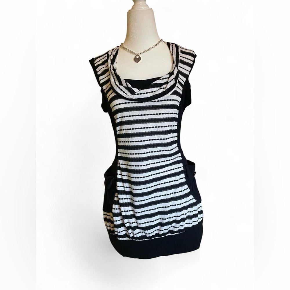 Black/White Striped Sleeveless Top Couture top